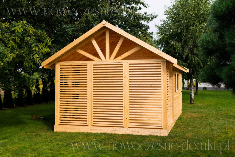 Drewniany domek na działkę ogrodową