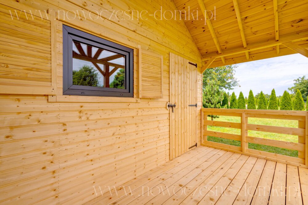 Drewniany domek na działkę - idealne miejsce na wakacyjny wypoczynek wśród przyrody.