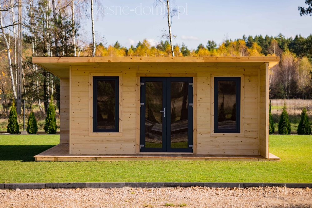 Holzgartenhaus mit Terrasse - Verglaster Pavillon für entspannte Momente in der Natur