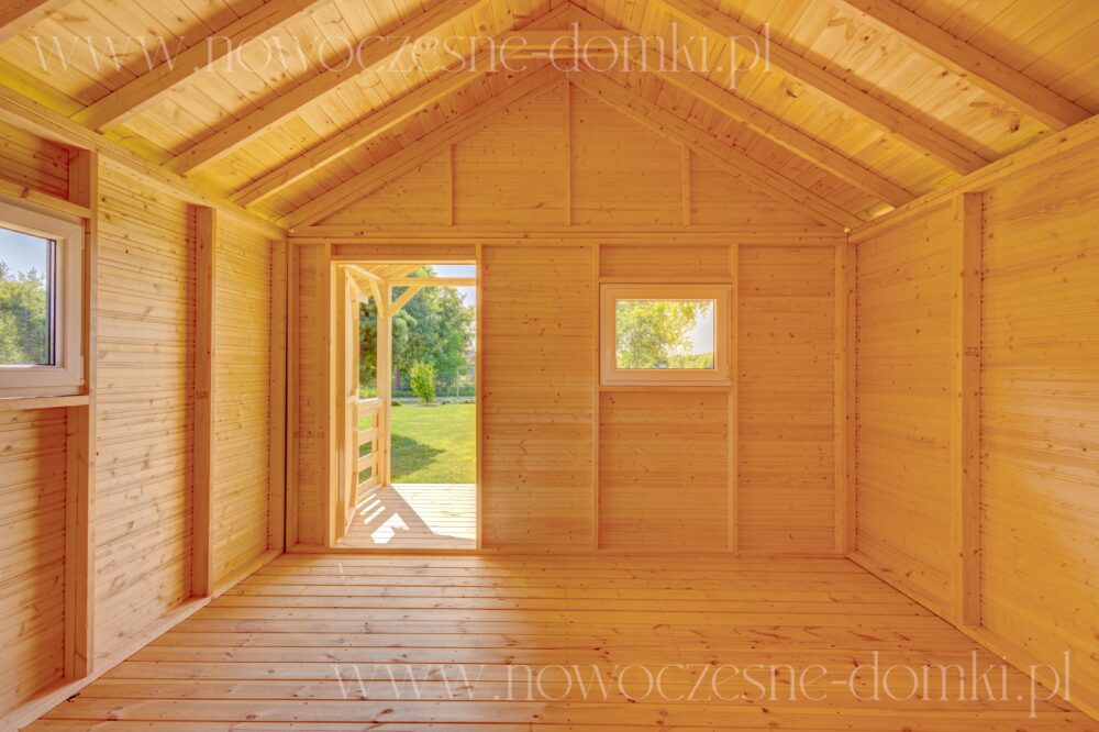 Wnętrze drewnianego domku na działkę z ogrodowym tarasem - harmonijny wypoczynek w przytulnym otoczeniu