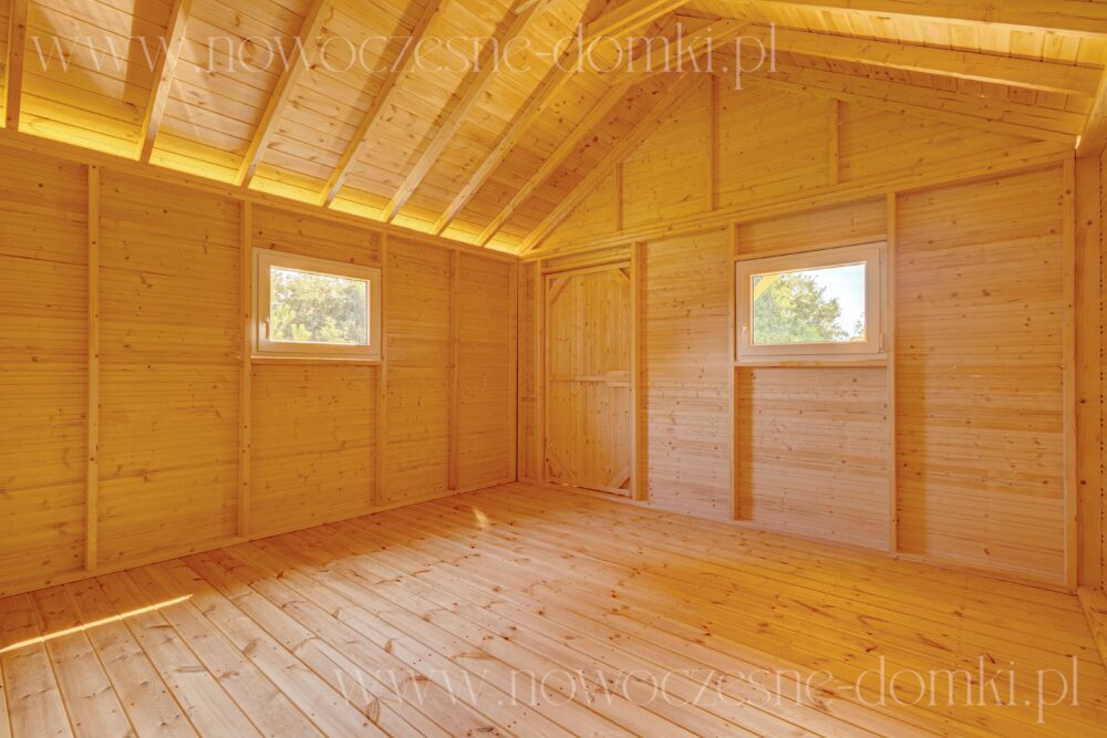 Wnętrze drewnianego domku letniskowego - naturalne piękno i przytulna atmosfera.