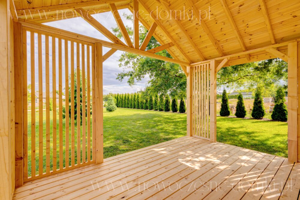 Wnętrze drewnianego domu w stylu wypoczynkowym - harmonia natury i komfortu