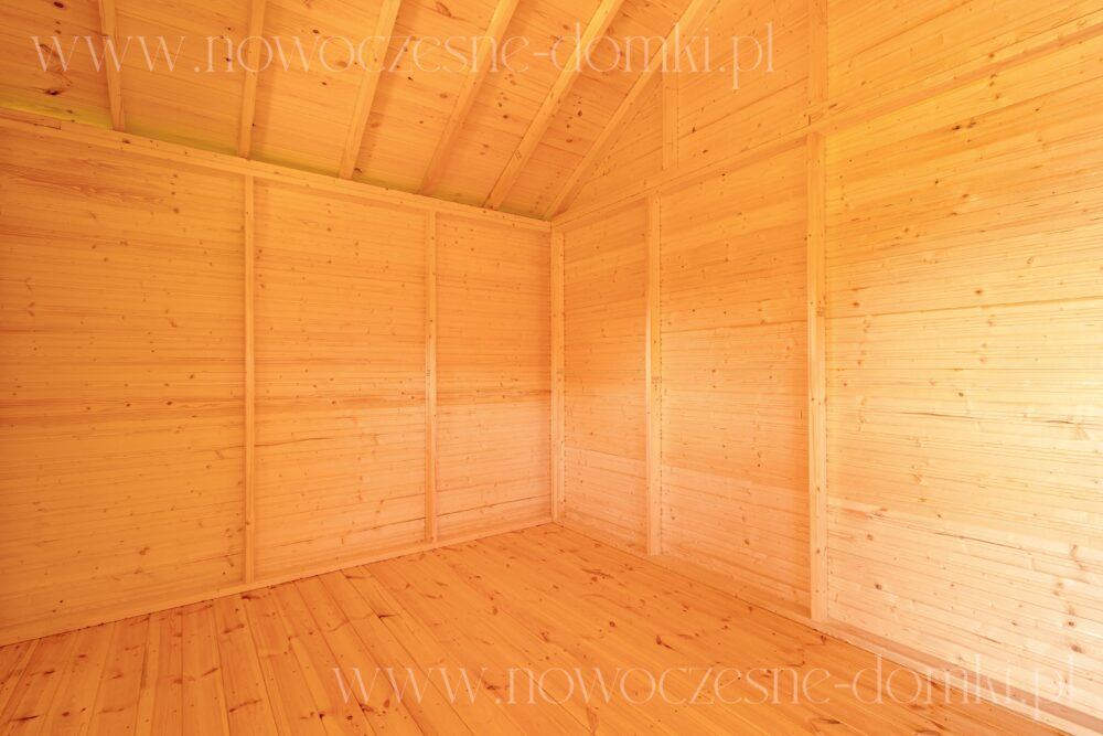 Wnętrze letniskowego drewnianego domu na działkę - komfort i spokój w naturalnym otoczeniu