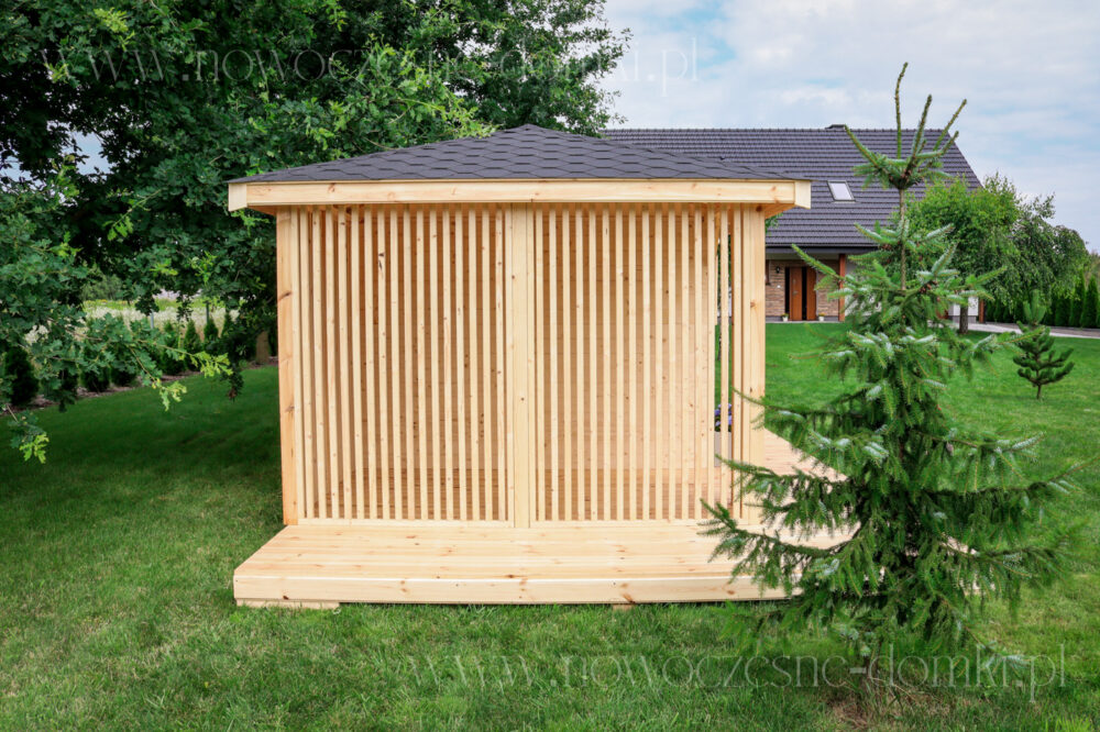 Drewniany domek narzędziowy - przechowywanie i organizacja