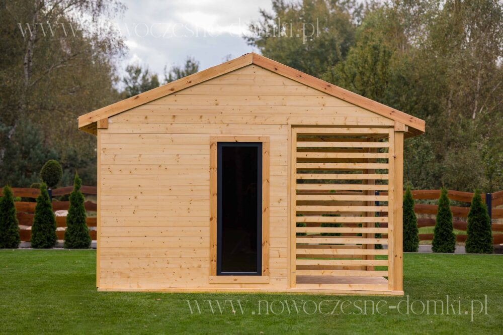 Drewniany magazyn domek na działkę na narzędzia - praktyczne i urocze rozwiązanie do przechowywania narzędzi ogrodowych.